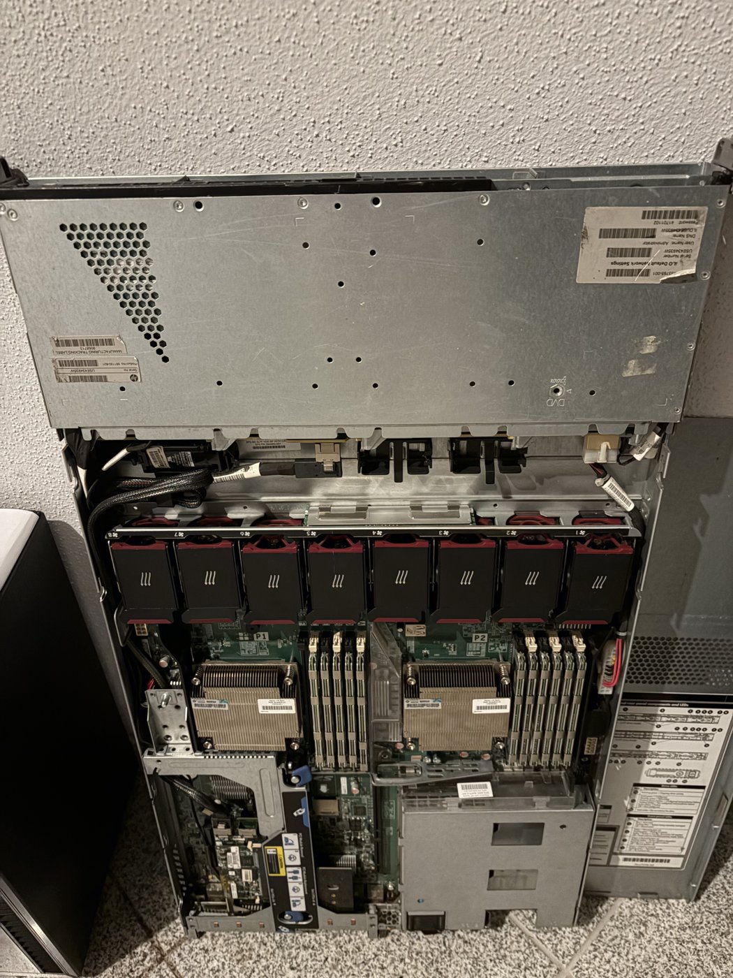 Intel E5 HPE-Rack-Server mit Hot-Swap-Festplatten