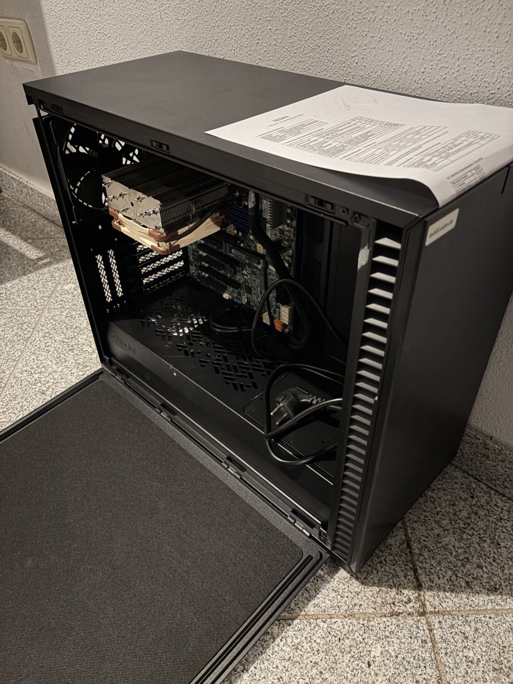AMD EPYC 7502P Tower-System mit offenem Gehäuse